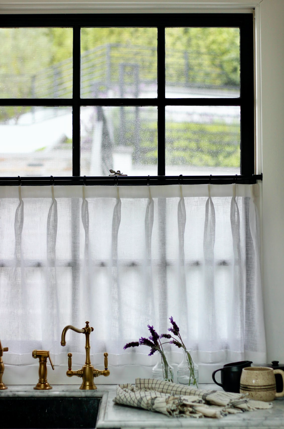 Single-panel café curtain