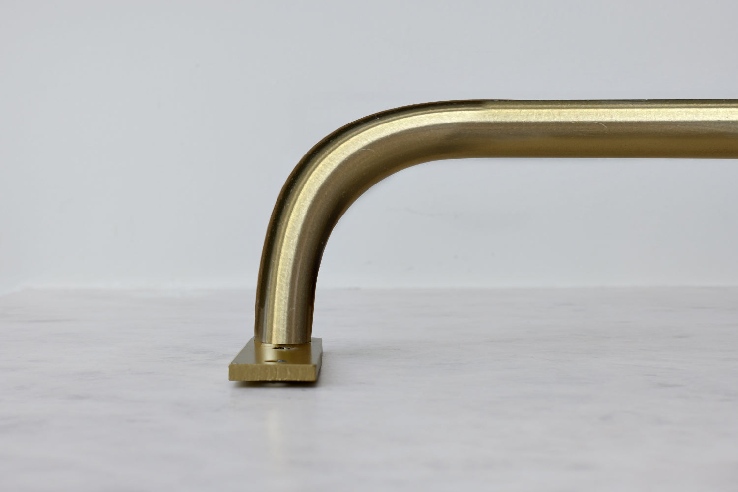 Curved return bracket