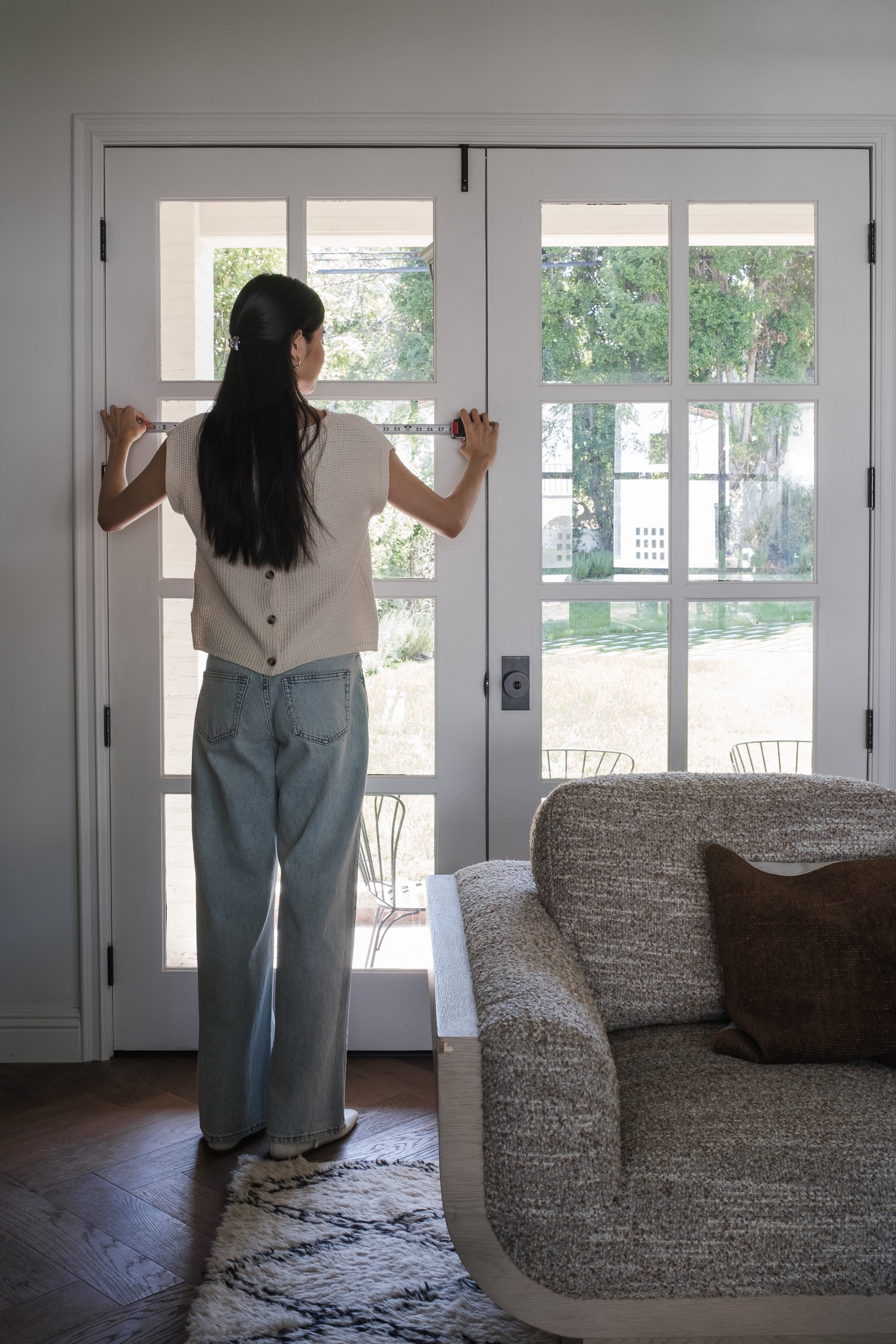 Measuring door glass width
