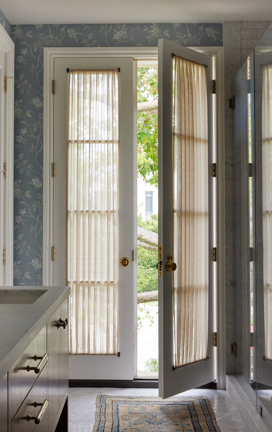 Outside-mount fixed curtain rods
