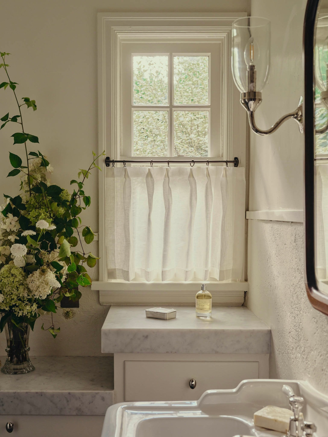 Cafe Curtains & Hardware