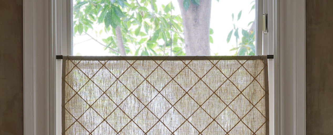 A room with custom Everhem fixed curtain panels.